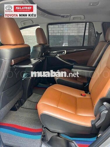 Toyota Innova 2.0V 2017 Bạc 37.000km