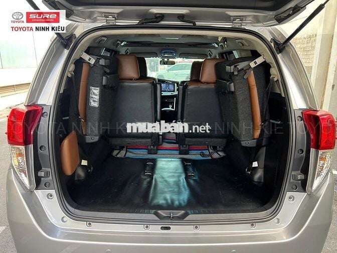 Toyota Innova 2.0V AT 2017 Bạc 37.000 km
