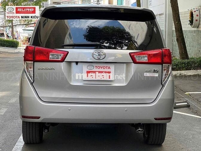 Toyota Innova 2.0V 2017 Bạc 37.000km