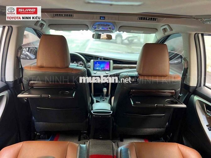 Toyota Innova 2.0V 2017 Bạc 37.000km