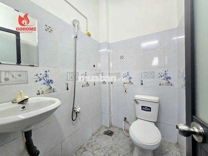 phòng ban công gần GTVT LĐXH HUFLIT FPT