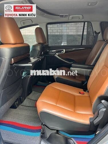 Toyota Innova 2.0V AT 2017 Bạc 37.000 km
