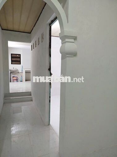 Cho thuê nhà chính chủ - điện nước chính. DT: (4*12)m2, có gác lửng.