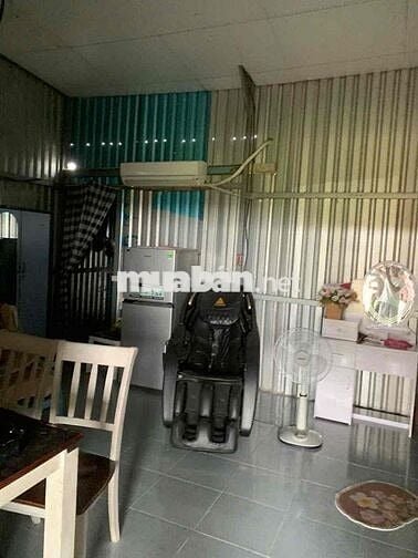 cho thuê xưởng rộng 4000m2 có xưởng 200m2 nhà ở điện 3 pha xe tải rẻ
