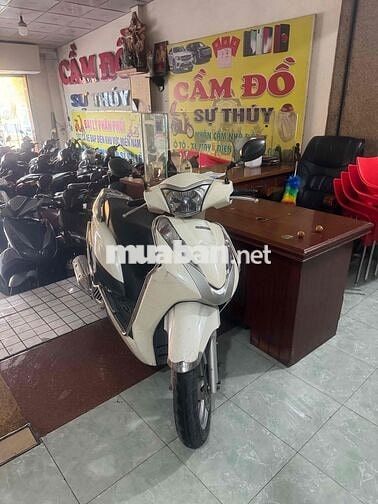 Honda Lead Trắng