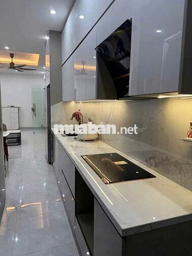 Cho thuê nhà Bồ Đề, 6 tầng, Thang Máy, ô tô đỗ, nhà mới,Full đồ ở ngay