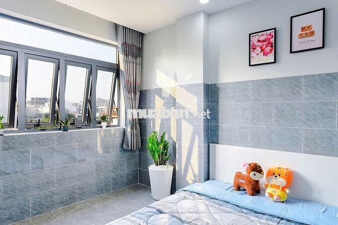 Phòng ban công ngay cầu Điện Biên Phủ cho sinh viên UEF Q1 Bình Thạnh