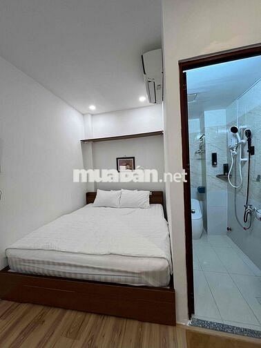 Cho thuê phòng mặt tiền số 6 Hồ Hảo Hớn, Q1