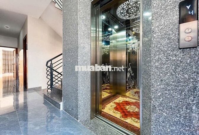Phòng ban công ngay cầu Điện Biên Phủ cho sinh viên UEF Q1 Bình Thạnh