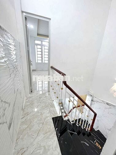 Cho thuê nhà đẹp Fhunl Nội Thất Y Hình 