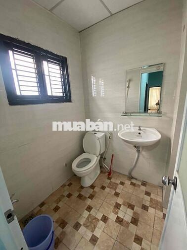 nhà 4 x 14, đúc 1 lửng , 1 lầu , 3pn , 3wc. chốt 10tr/ tháng