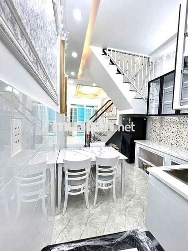 Cho thuê nhà đẹp Fhunl Nội Thất Y Hình 
