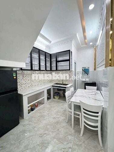 Cho thuê nhà đẹp Fhunl Nội Thất Y Hình 