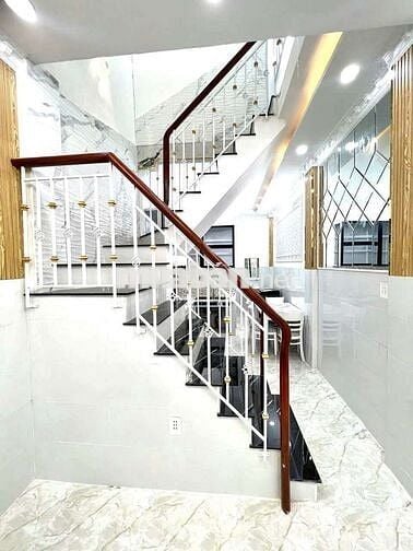 Cho thuê nhà đẹp Fhunl Nội Thất Y Hình 