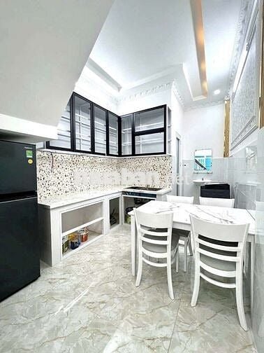 Cho thuê nhà đẹp Fhunl Nội Thất Y Hình 