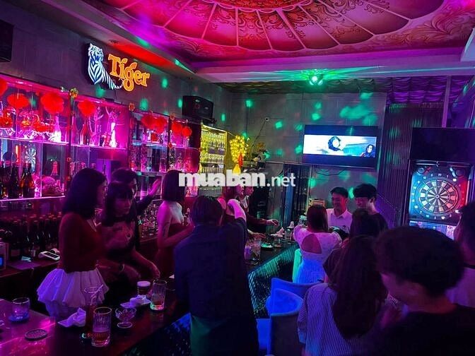 [KO CẦN KN] 20 NV PHỤC VỤ QUẦY BAR QUẬN 1
