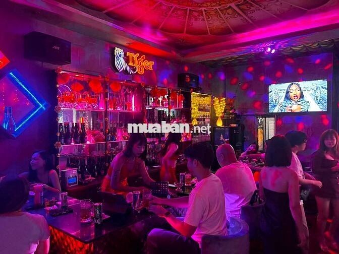 [KO CẦN KN] 20 NV PHỤC VỤ QUẦY BAR QUẬN 1