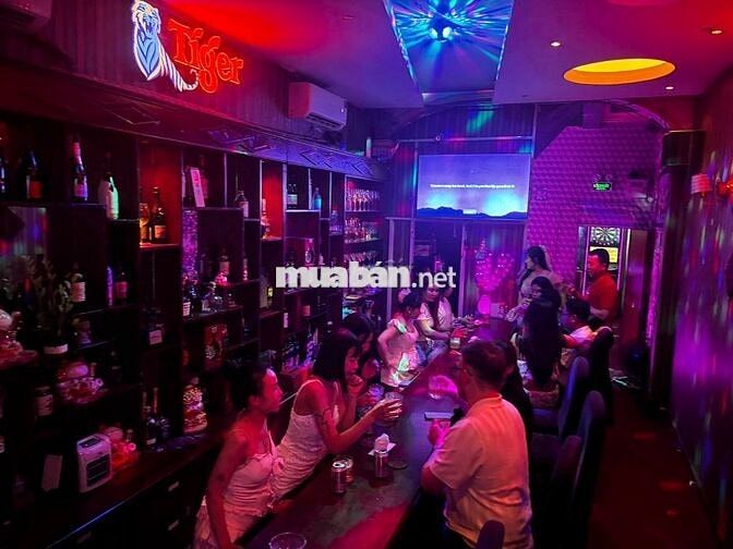 [KO CẦN KN] 20 NV PHỤC VỤ QUẦY BAR QUẬN 1