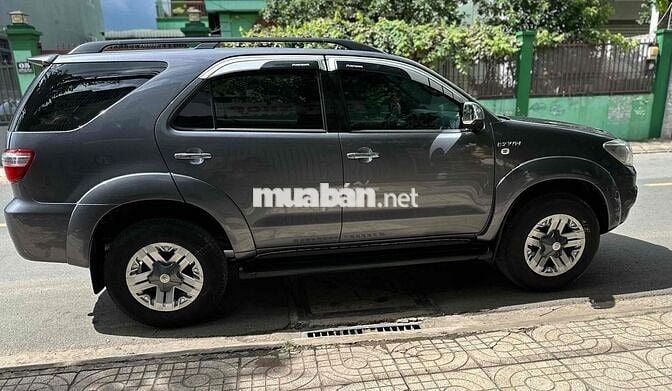 Toyota Fortuner 2010 Xăng Xám