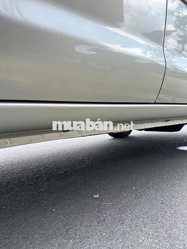 Toyota Innova 8 chỗ Số sàn Xăng Vàng cát