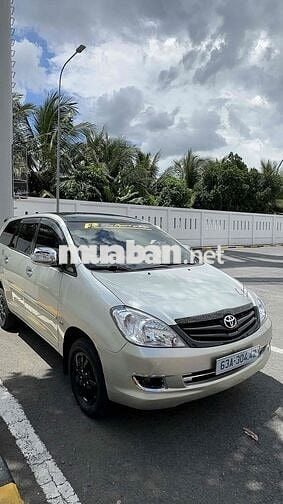 Toyota Innova 8 chỗ Số sàn Xăng Vàng cát