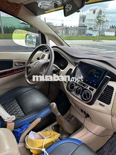 Toyota Innova 8 chỗ Số sàn Xăng Vàng cát