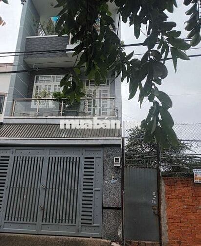 cần bán gấp nhà HXH thông 7m XTT 59 Hóc Môn.