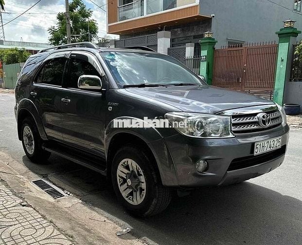 Toyota Fortuner 2010 Xăng Xám