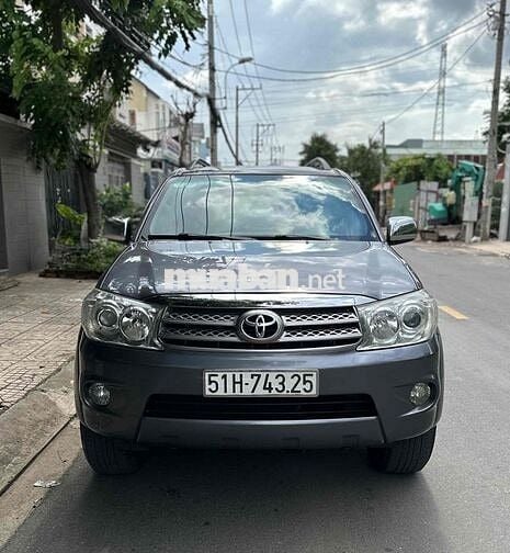 Toyota Fortuner 2010 Xăng Xám