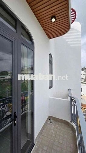 Hạ giá 200tr, cần bán nhanh nhà lầu mới xây gần KDL Bửu Long