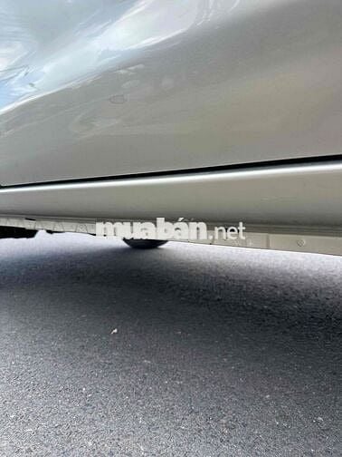 Toyota Innova 8 chỗ Số sàn Xăng Vàng cát