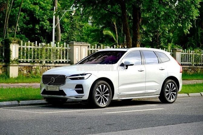 Volvo XC60 B6 Mild Hybrid 2024 Trắng