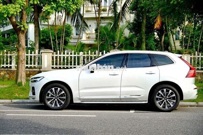 Volvo XC60 B6 Mild Hybrid 2024 Trắng