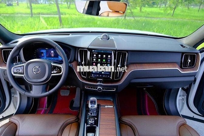 Volvo XC60 B6 Mild Hybrid 2024 Trắng