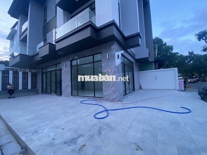 CHO THUÊ MẶT BẰNG LÔ GÓC ĐẸP VỈA HÈ SIÊU RỘNG KĐT PHƯỚC LONG