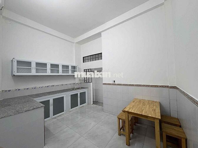 Cho thuê nhà hẻm thông xe hơi 1 trục Lê Văn Thọ DT 64 m trệt lầu giá 1