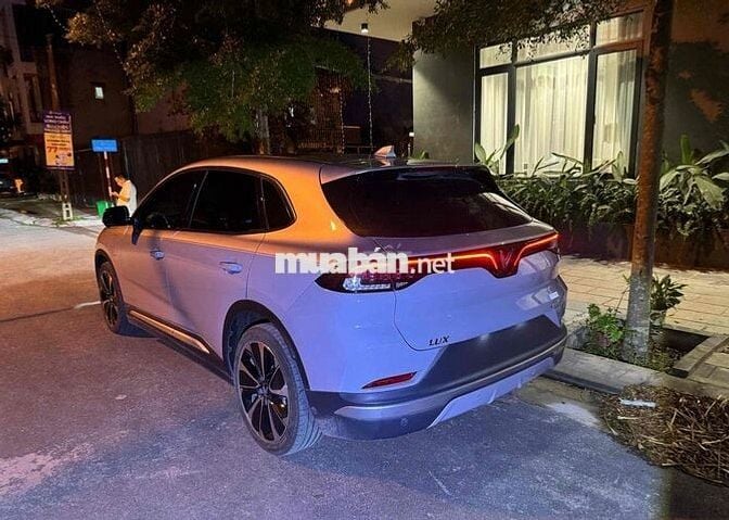 Vinfast VF8 Lux Plus 2024 Xám nóc bạc