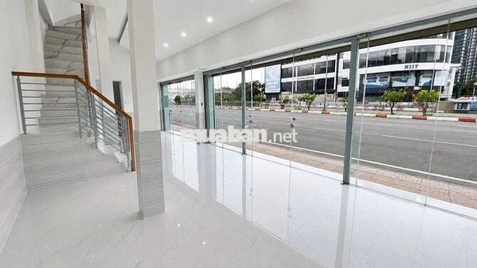 MẶT TIỀN NGUYỄN HỮU CẢNH HƠN 10M NGANG NHÀ MỚI CÓ CỬA CUỐN