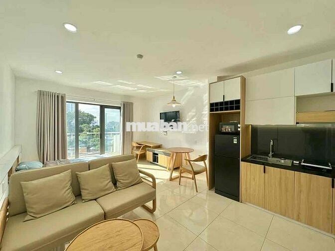 Căn hộ dịch vụ sẵn nội thất, ban công riêng siêu thoáng