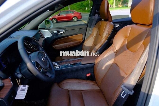 Volvo XC60 B6 Mild Hybrid 2024 Trắng