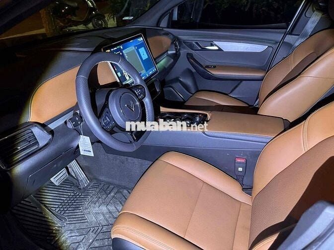 Vinfast VF8 Lux Plus 2024 Xám nóc bạc