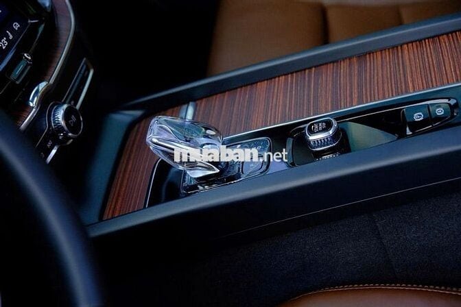 Volvo XC60 B6 Mild Hybrid 2024 Trắng