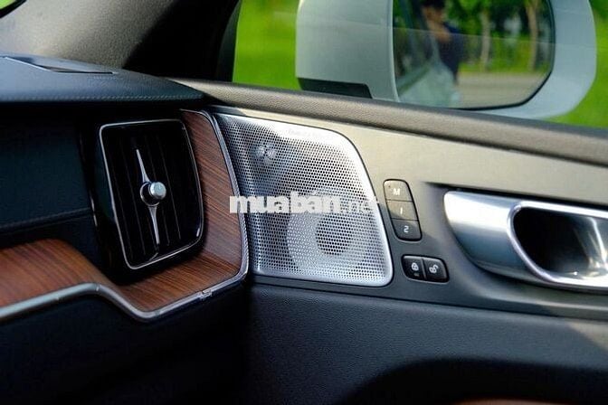 Volvo XC60 B6 Mild Hybrid 2024 Trắng