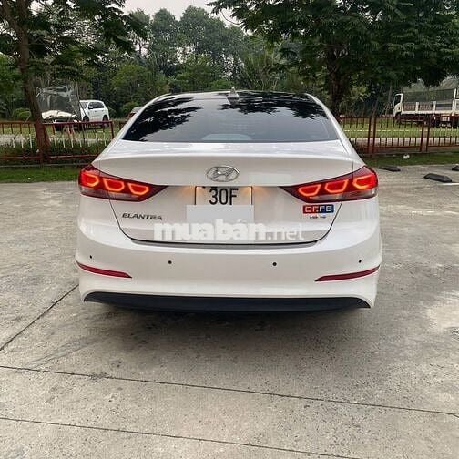Hyundai Elantra 1.6 Số tự động 70000 km Trắng