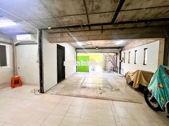 Cho thuê mặt bằng căn góc mặt tiền đường rộng Hiệp Bình Chánh