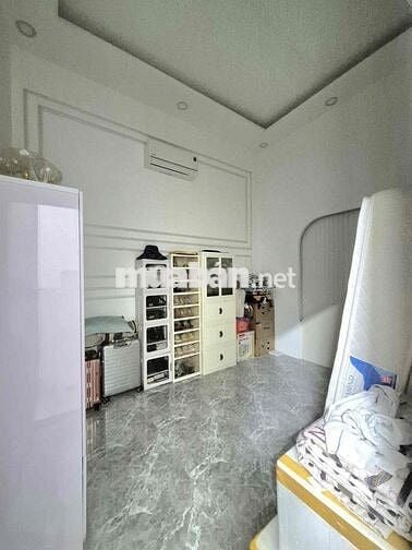 Nguyên căn 5x20 có máy lạnh phòng khách nhà y hình