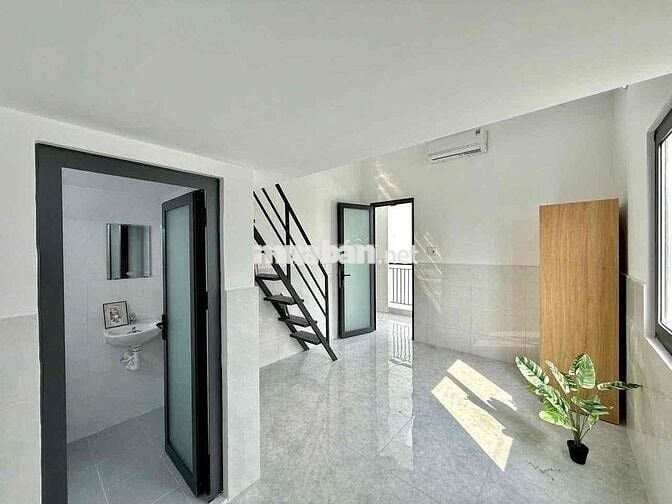 DUPLEX FULL NỘI THẤT NGAY TÂY LÂN CÁCH ĐẠI HỌC CÔNG THƯƠNG 10P ĐI XE