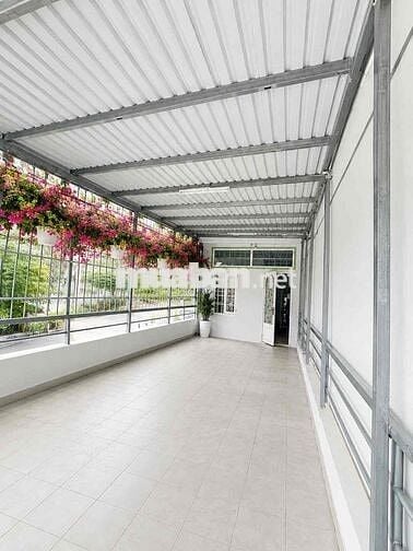 Gấp ban nhà mặt tiền đường kinh doanh-3 tầng -67m -Vào ở ngay .