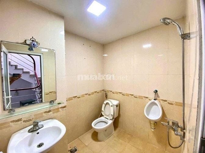 CC cho thuê căn hộ 2 ngủ + 1 khách+ 1 vệ sinh KĐT Đền Lừ, ở ngay, 10tr