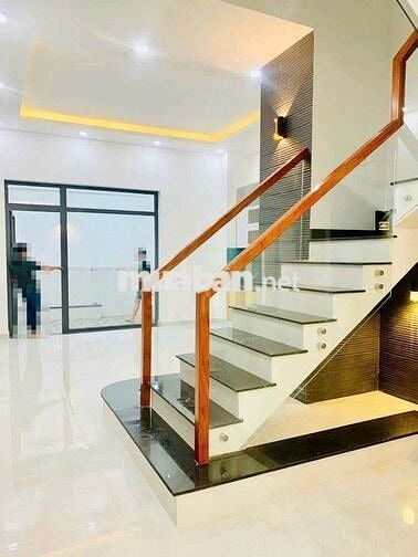 cần cho  nhà P ĐHT 17 gần cầu vươt quang trung DT 4.2 x22 1 trệt 2Lầu 